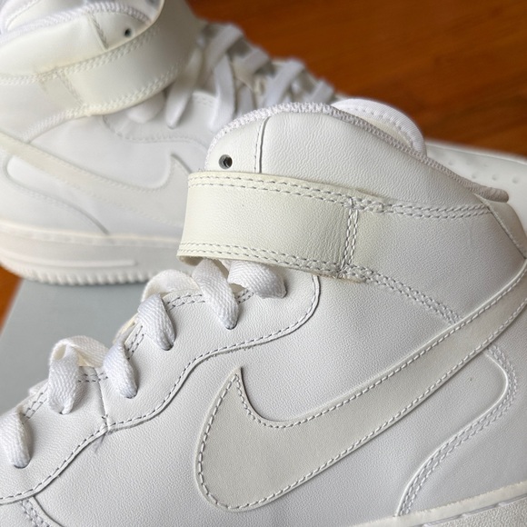 Nike Classic Air Force 1 Mid Top White High-Tops 2007 - Picture 10 of 13
